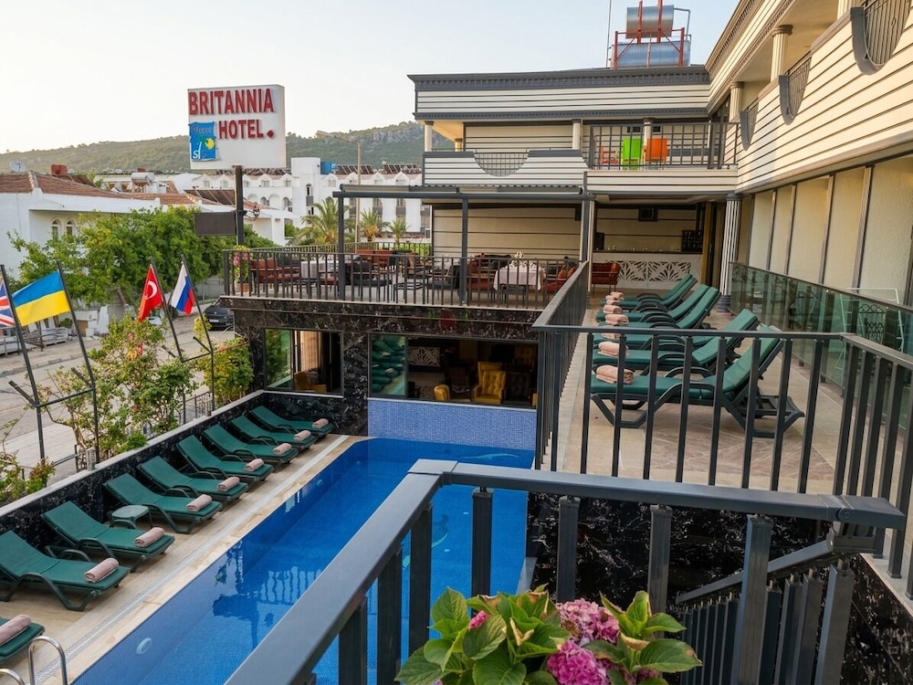 Britannia Hotel 3/32