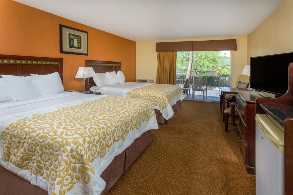 Days Inn by Wyndham Palm Springs 7/25