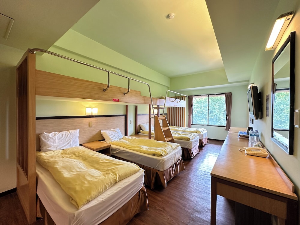 Chientan Youth Hotel 7/42