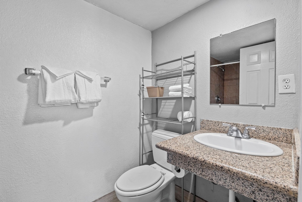 American Executive Inn 54/58