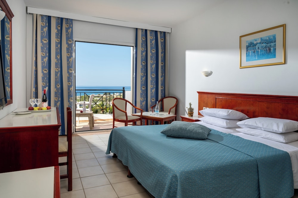 غرفة بسرير مزدوج بإطلالة على البحر مع أريكة، Mare Village Ierapetra 5/10