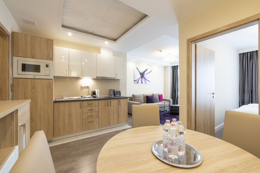 Silver Crown Hotel & Residence 36/50