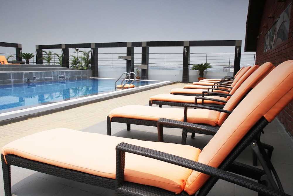 Dhaka Regency Hotel and Resort 34/64