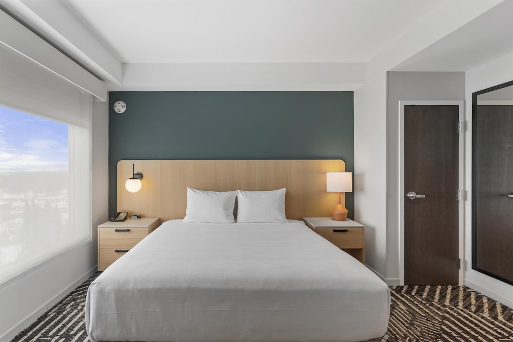 Hyatt House Thunder Bay 11/50
