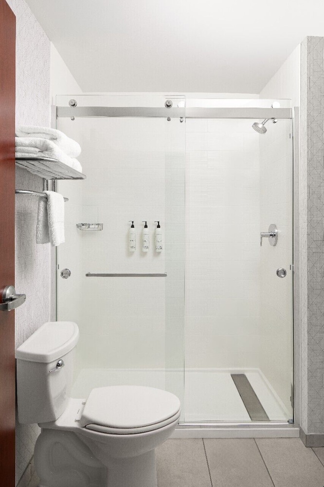 جناح بسريرين كوين مع سرير سحّاب إضافي، Springhill Suites Pigeon Forge 3/7