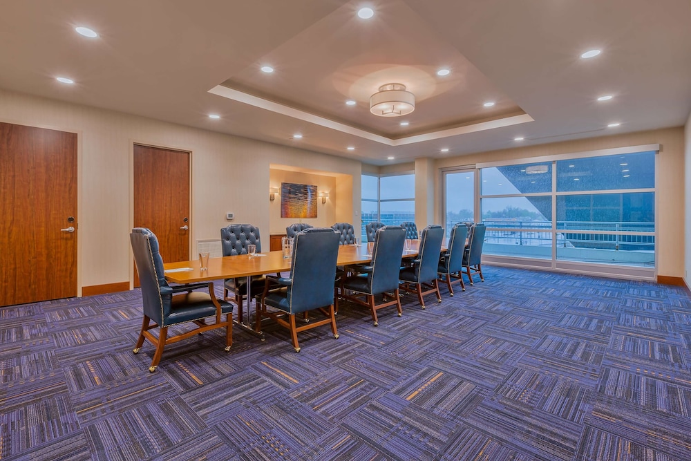 Hampton Inn And Suites Owensboro Downtown Waterfront 40/43