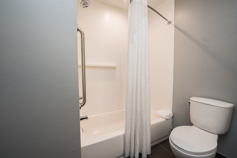 جناح بسرير كينج بغرفة نوم واحدة، Holiday Inn Express Suites Houston Se Airport Area 10/10