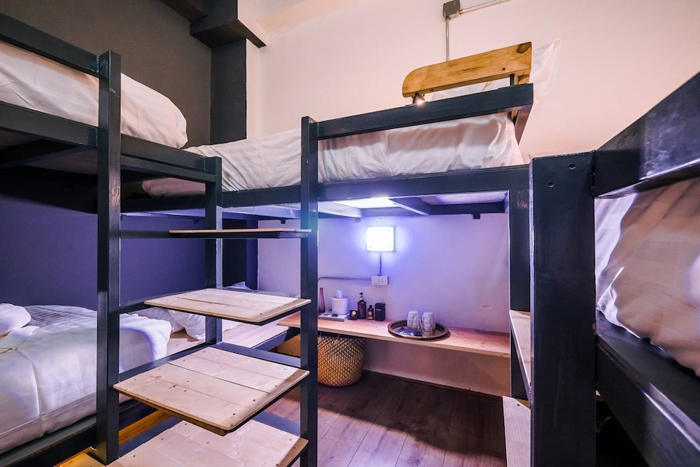 Zeds Hostel Bangkok 33/66