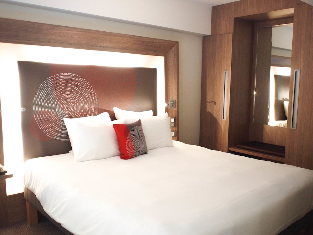 SUITE, DOUBLE BED, SOFA