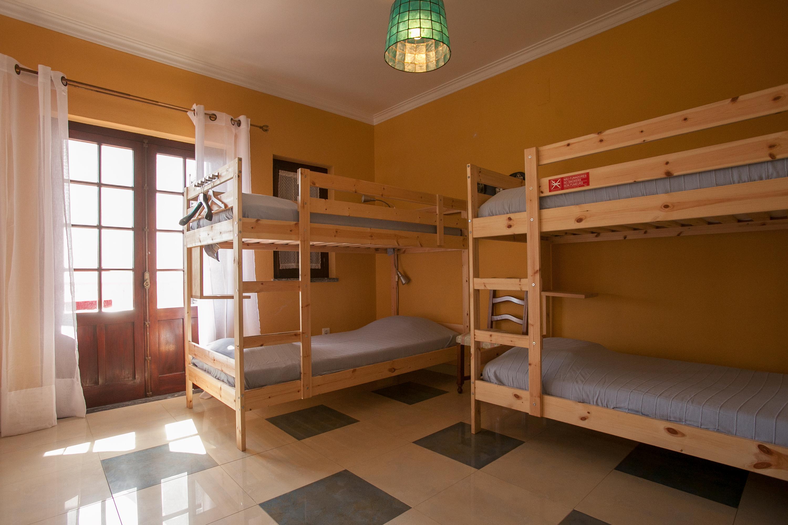Mixed Dorm, 8 People