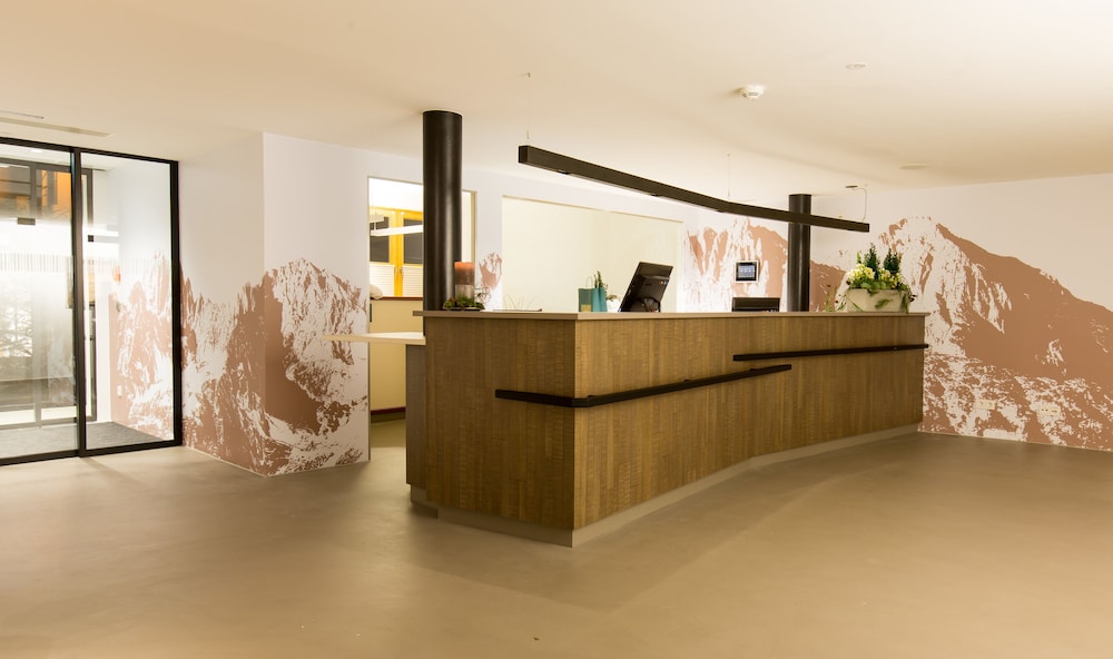 HOTEL POST 6/36