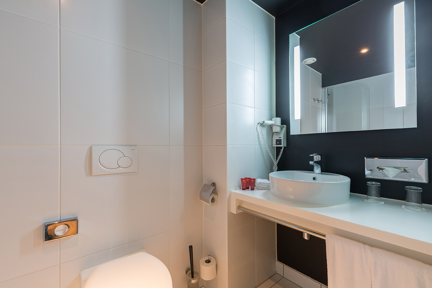 غرفة قياسية بسرير مزدوج، Leonardo Hotel Almere City Center 4/5