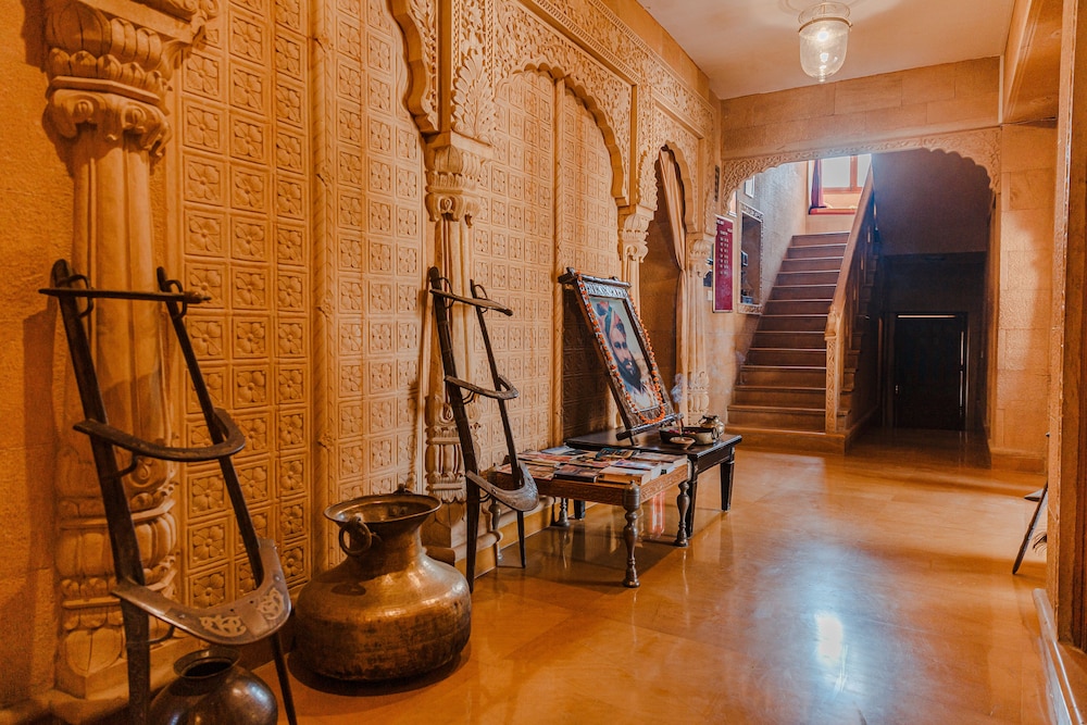 Vista Rooms at Patwa Haveli Road 50/63