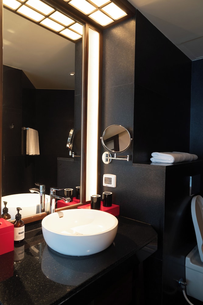 Suzu Saigon - A Boutique Hotel 49/51