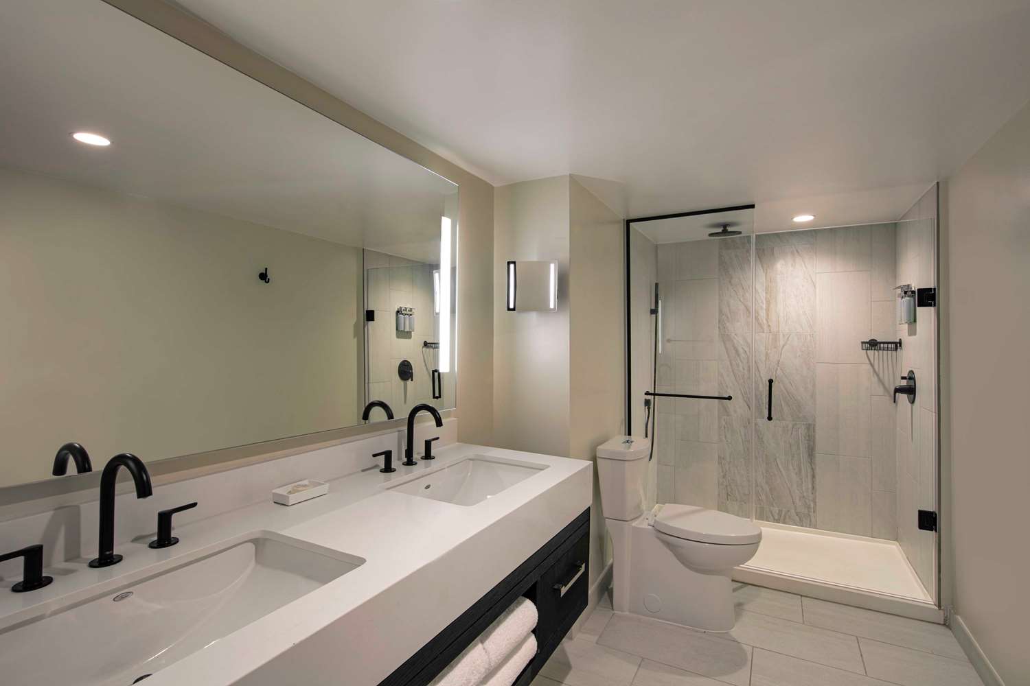 JUNIOR SUITE, EXECUTIVE, 2 DOUBLE BEDS, CITY VIEW