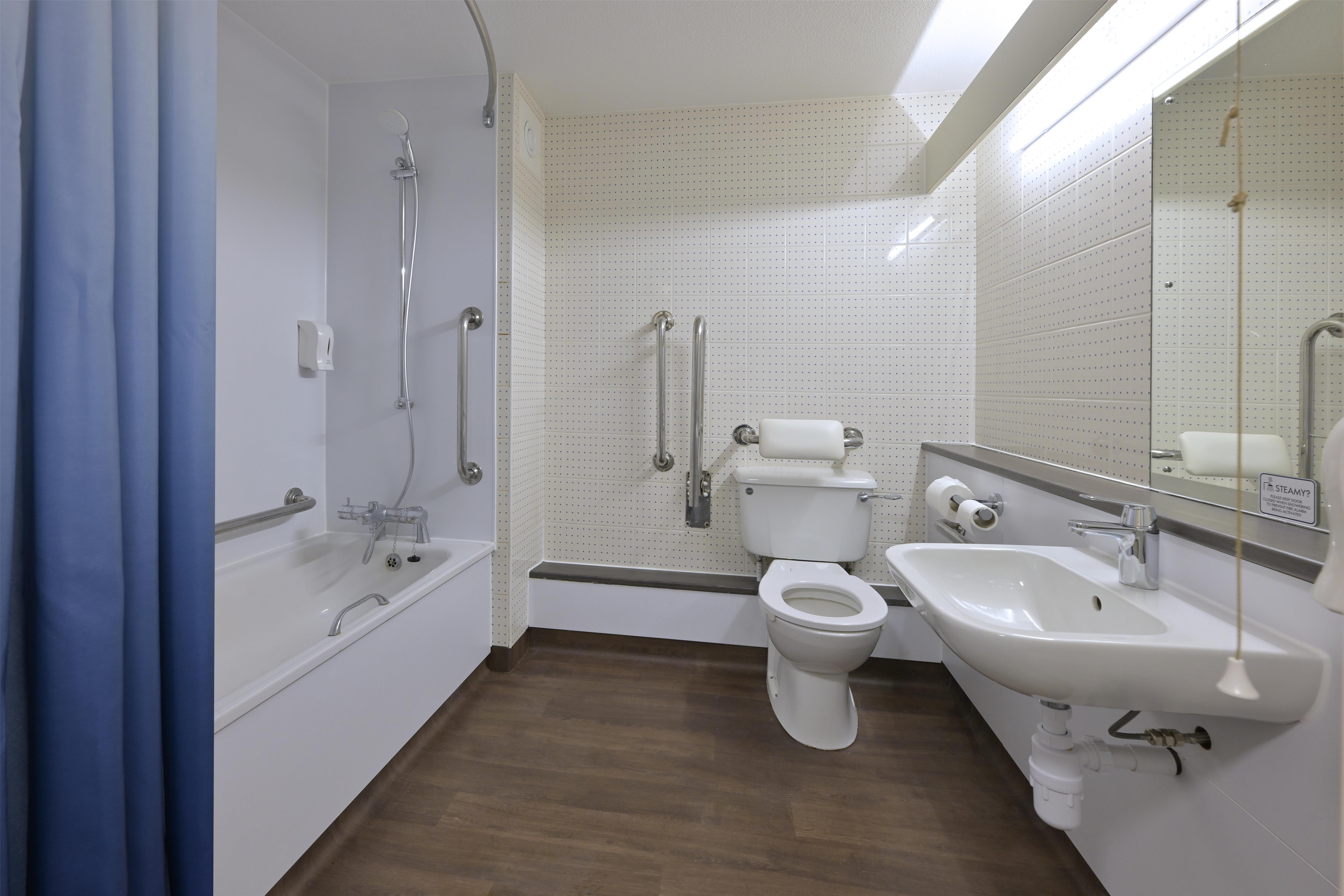 Travelodge Oxford Wheatley 24/24