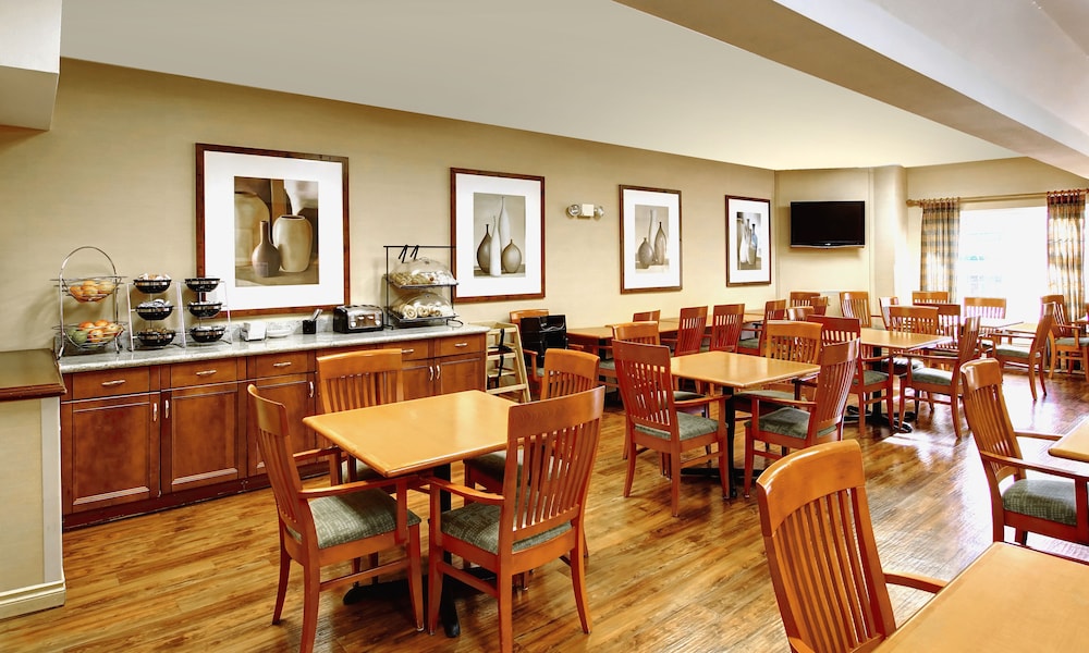 Phoenix Inn Suites - Albany 23/31