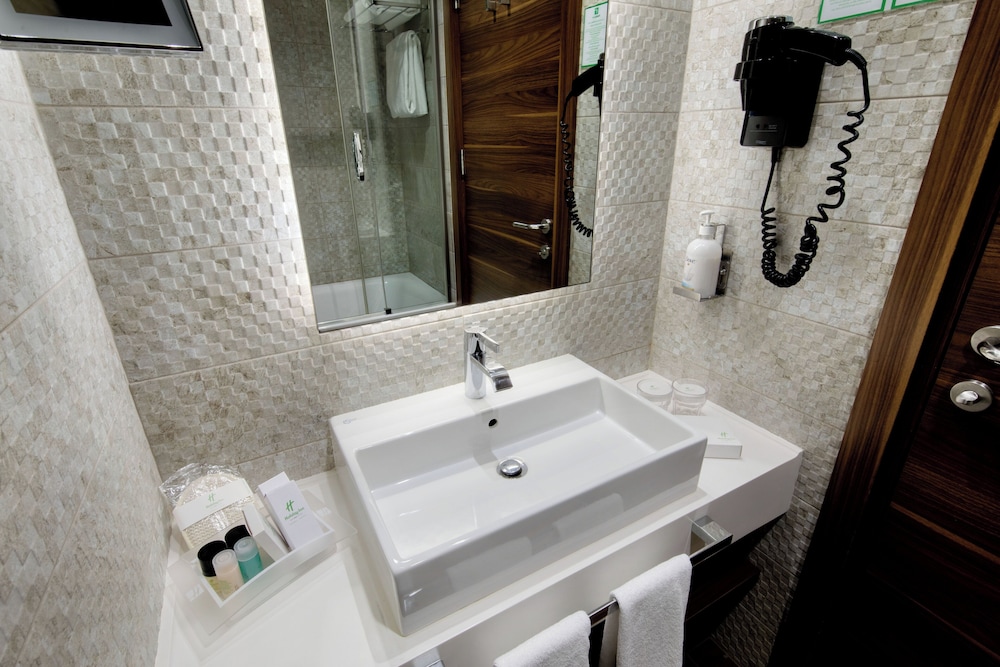 غرفة بريميوم بسرير فردي، HOLIDAY INN ISTANBUL - KADIKOY 4/7