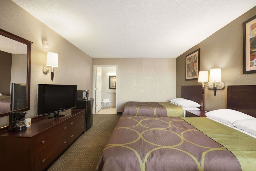 Super 8 by Wyndham Ormond Beach 13/31