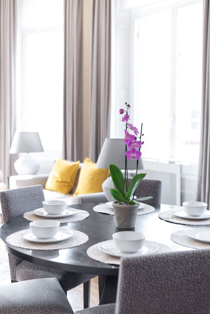 Grosvenor Gardens by CAPITAL 32/50