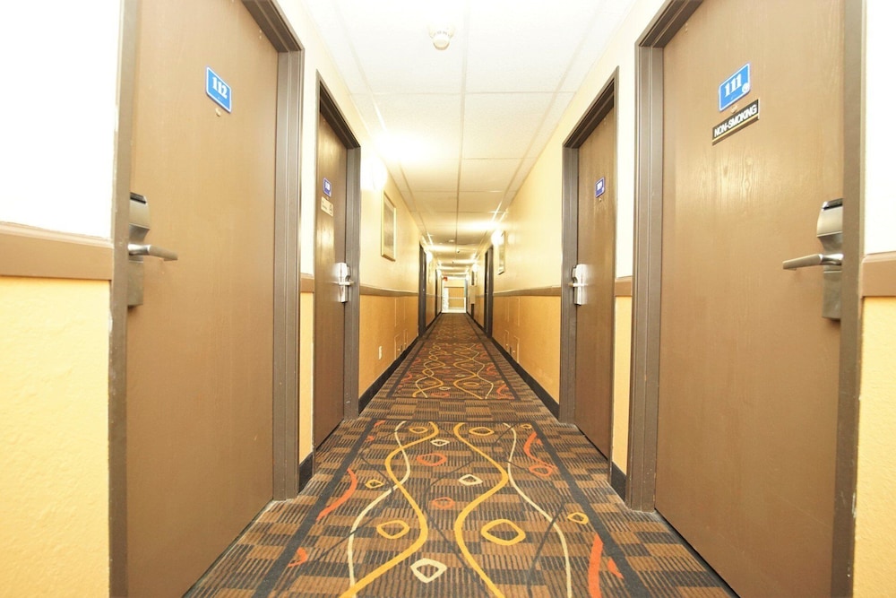 Faribault Hometown Inn & Suites 39/41