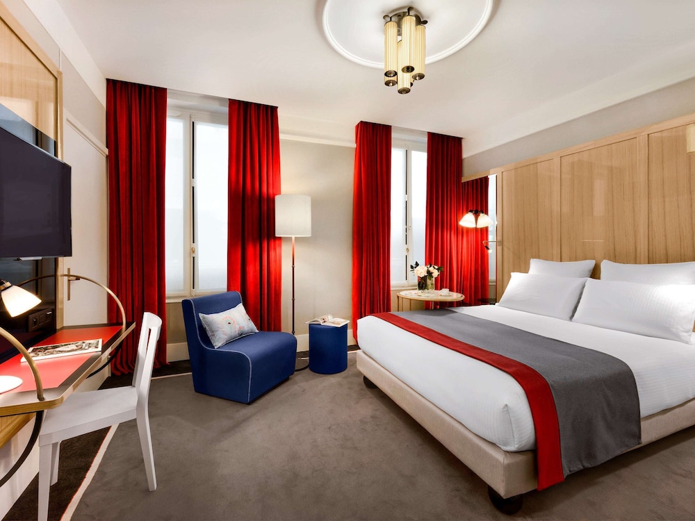 SUPERIOR, QUEEN BED