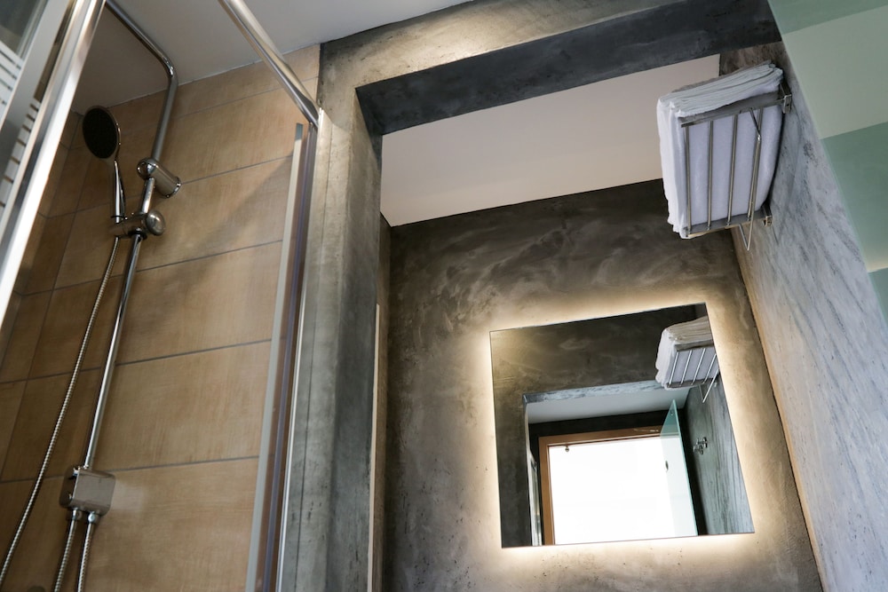 V36 Suites 20/20