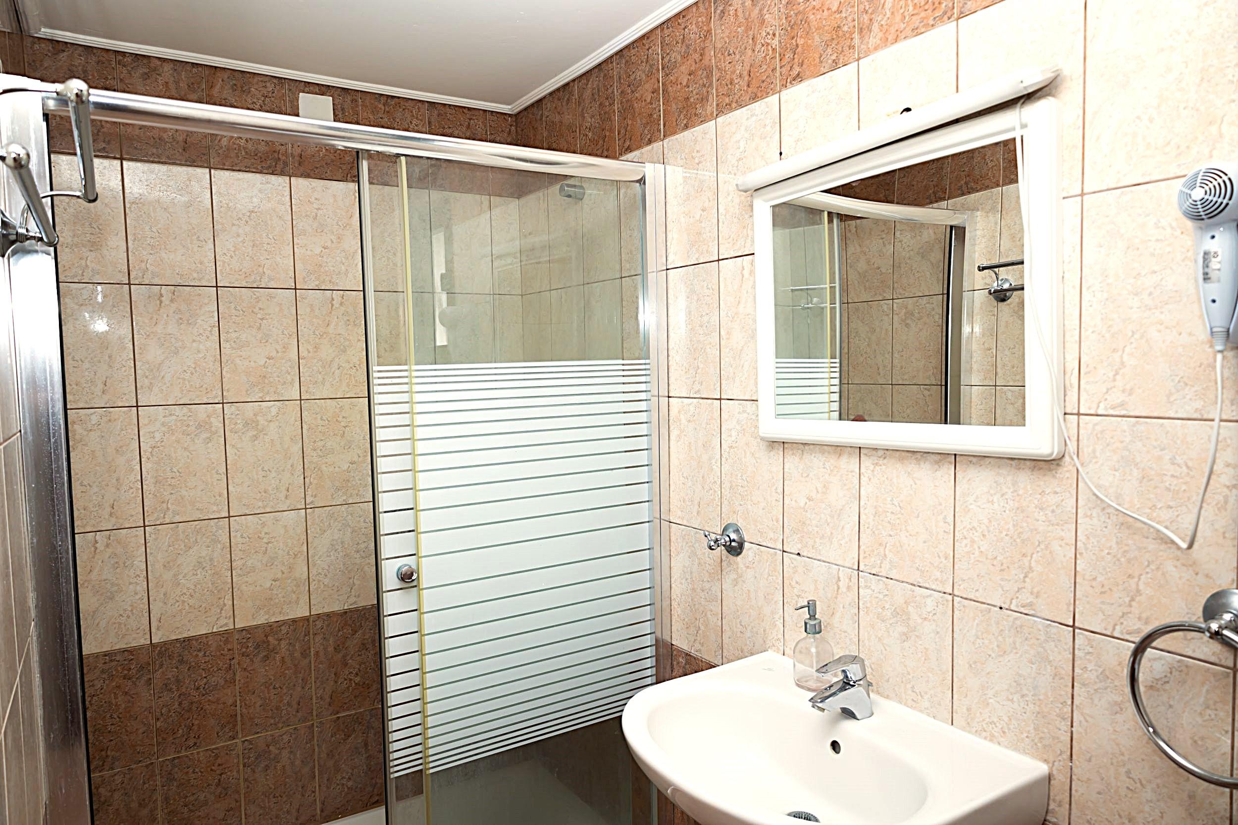 2 Bedrooms, Apartment