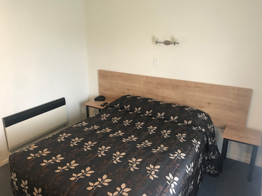 Fenton Court Motel 25/60
