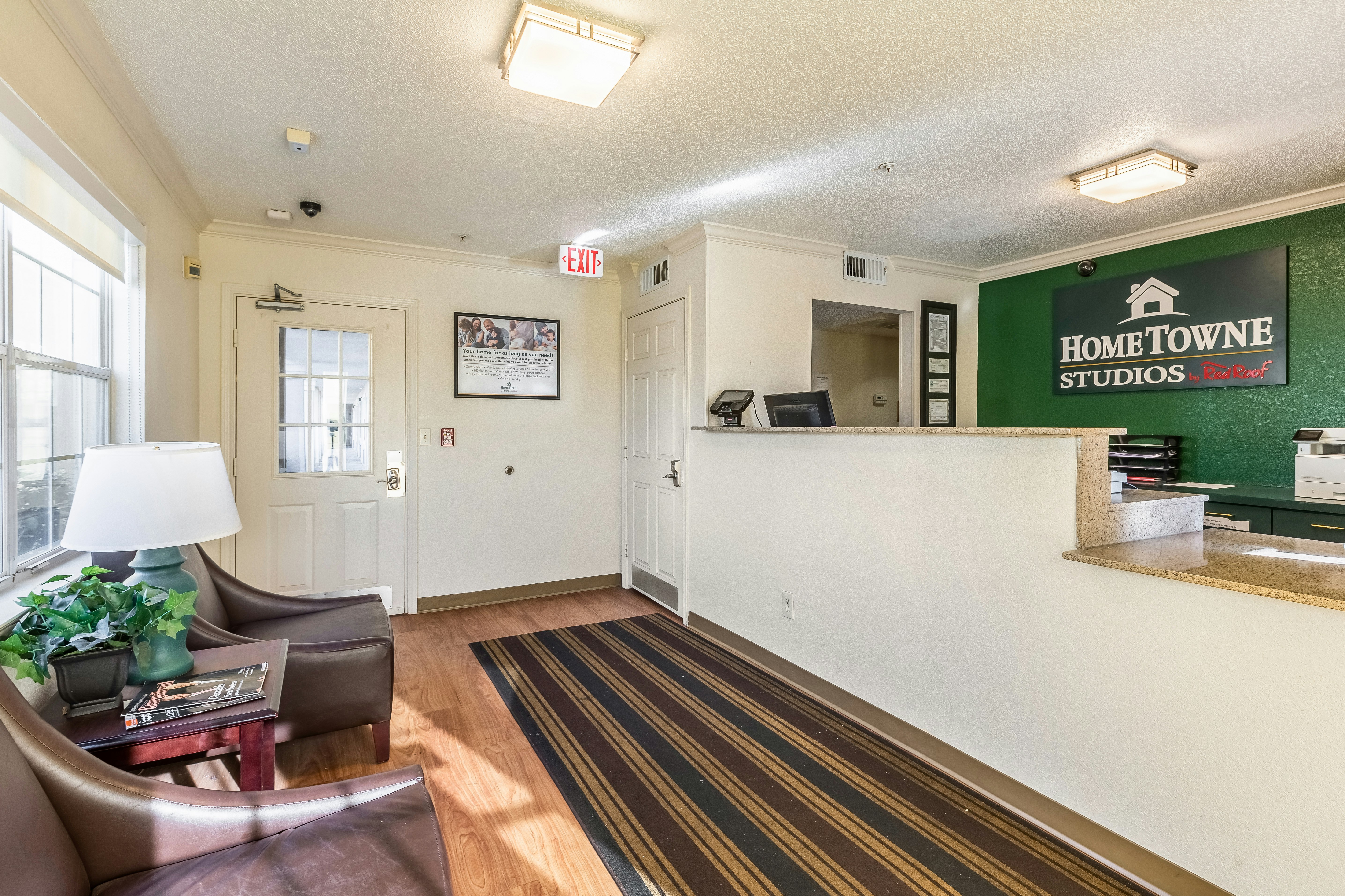 HomeTowne Studios by Red Roof Atlanta NE - Peachtree Corners 33/50