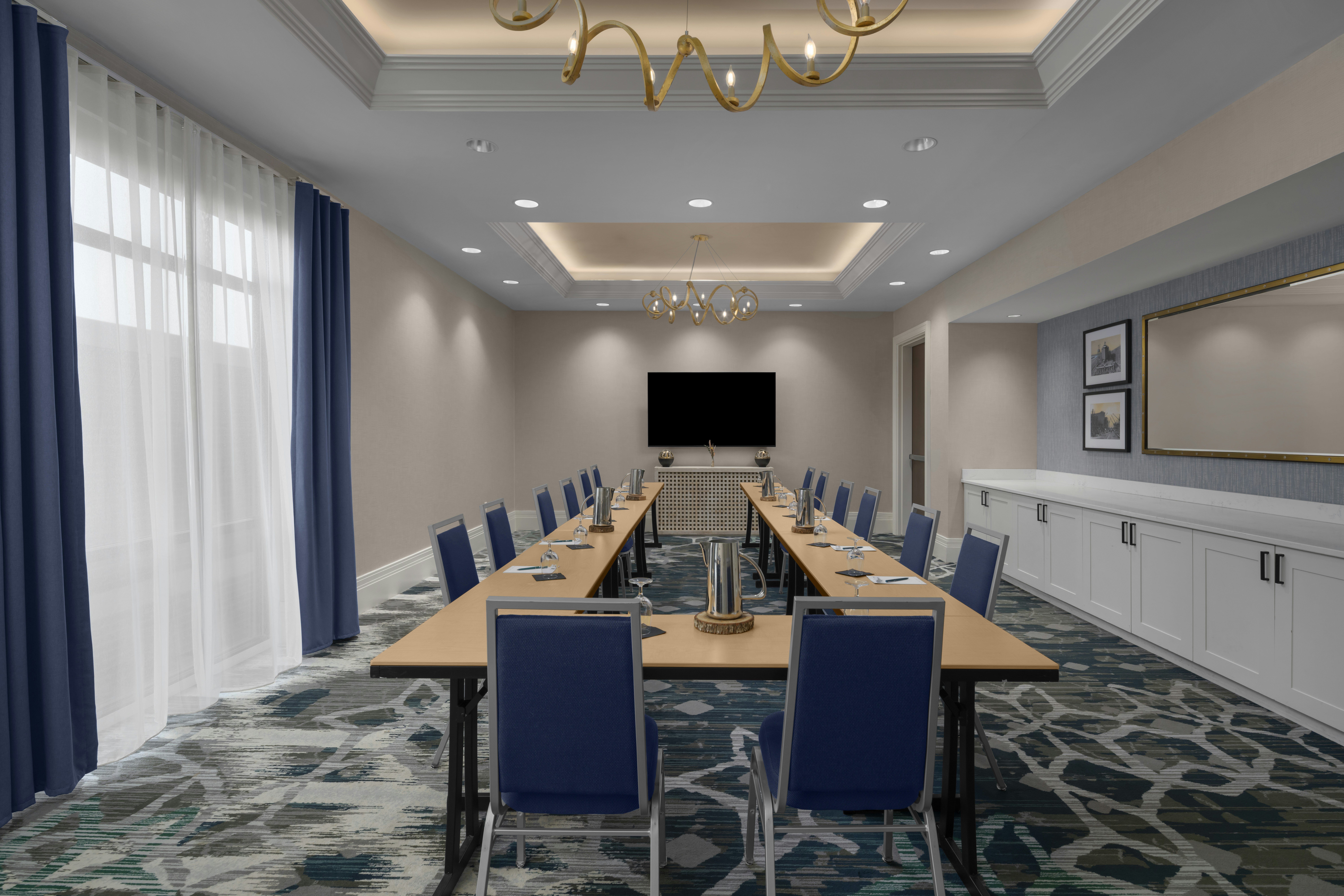 Embassy Suites by Hilton Wilmington Riverfront 66/76