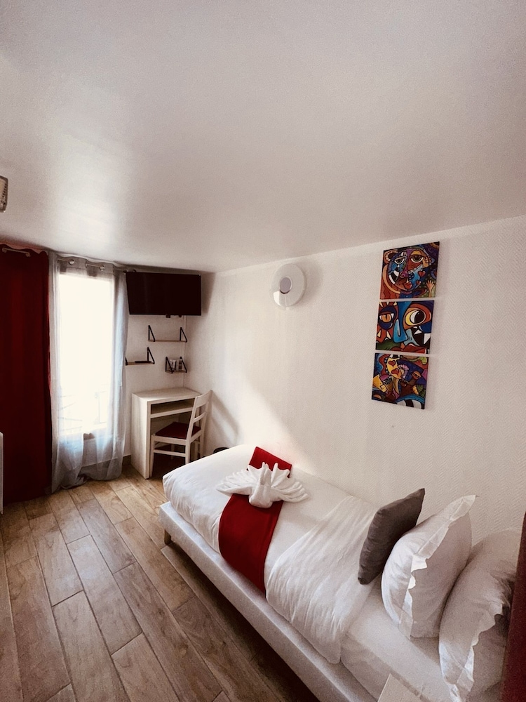 ROOM, SINGLE