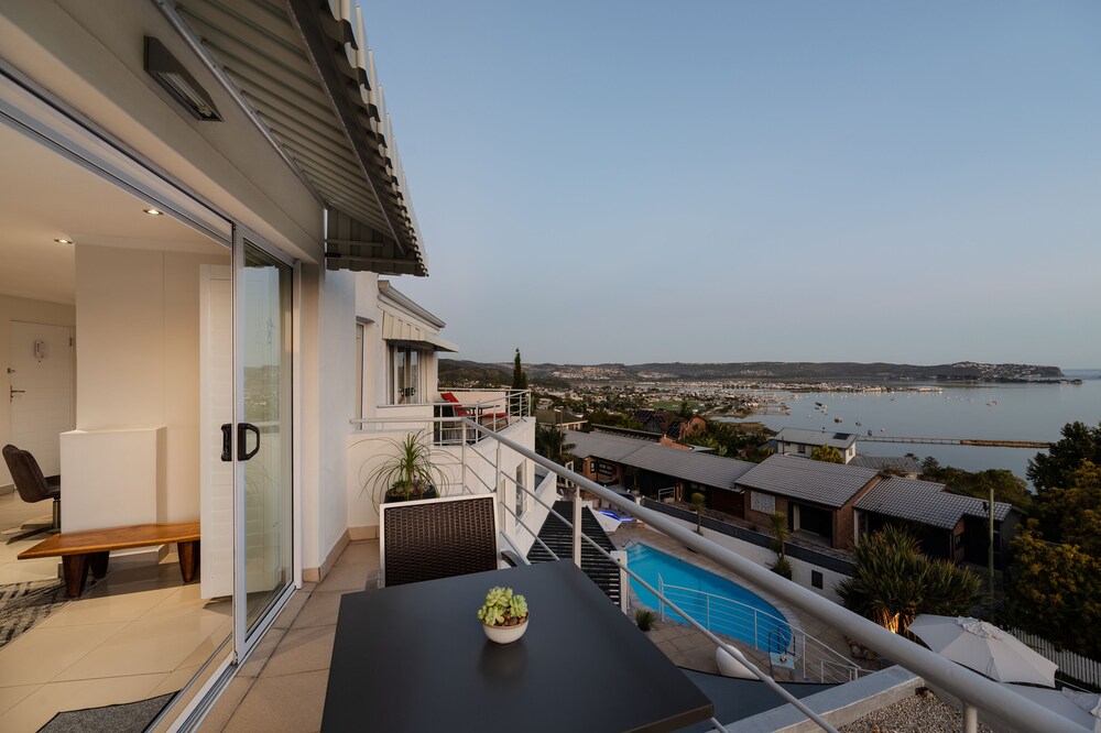 Villa Afrikana Guest Suites 8/88