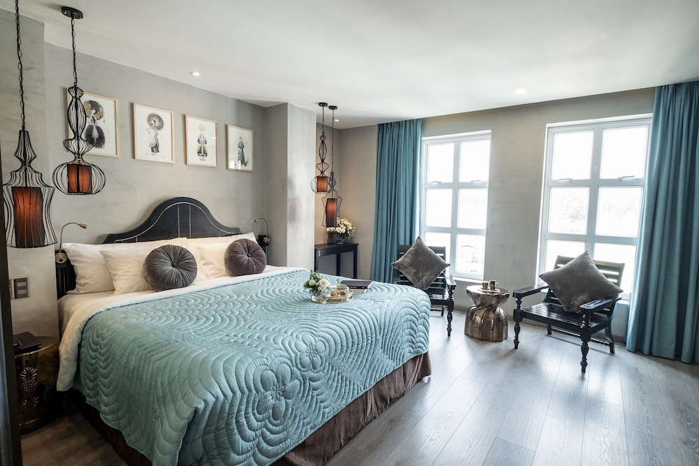 Executive, King Bed