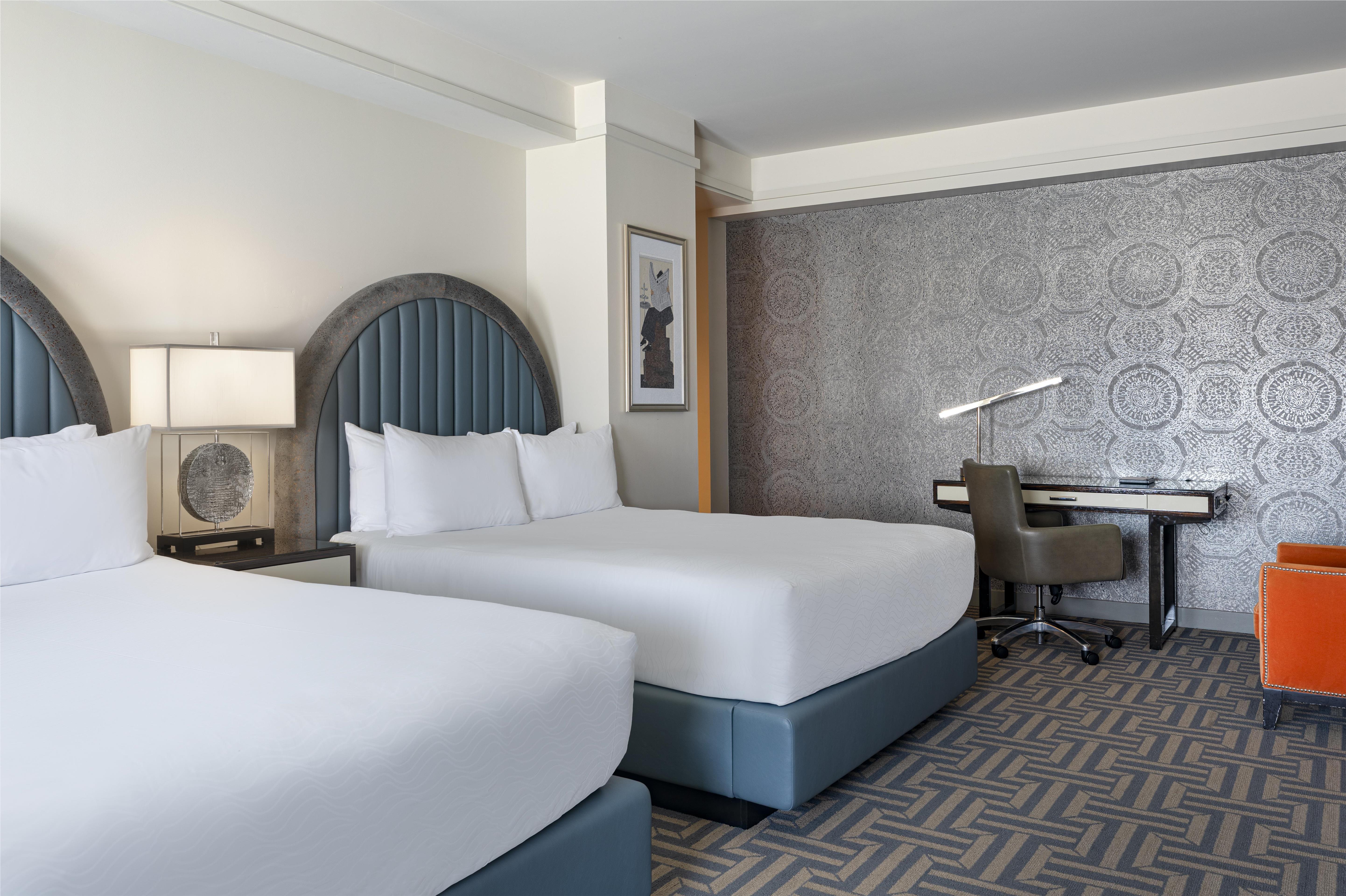 غرفة ديلوكس بسرير كوين، Colcord Hotel Oklahoma City, Curio Collection by Hilton 5/10