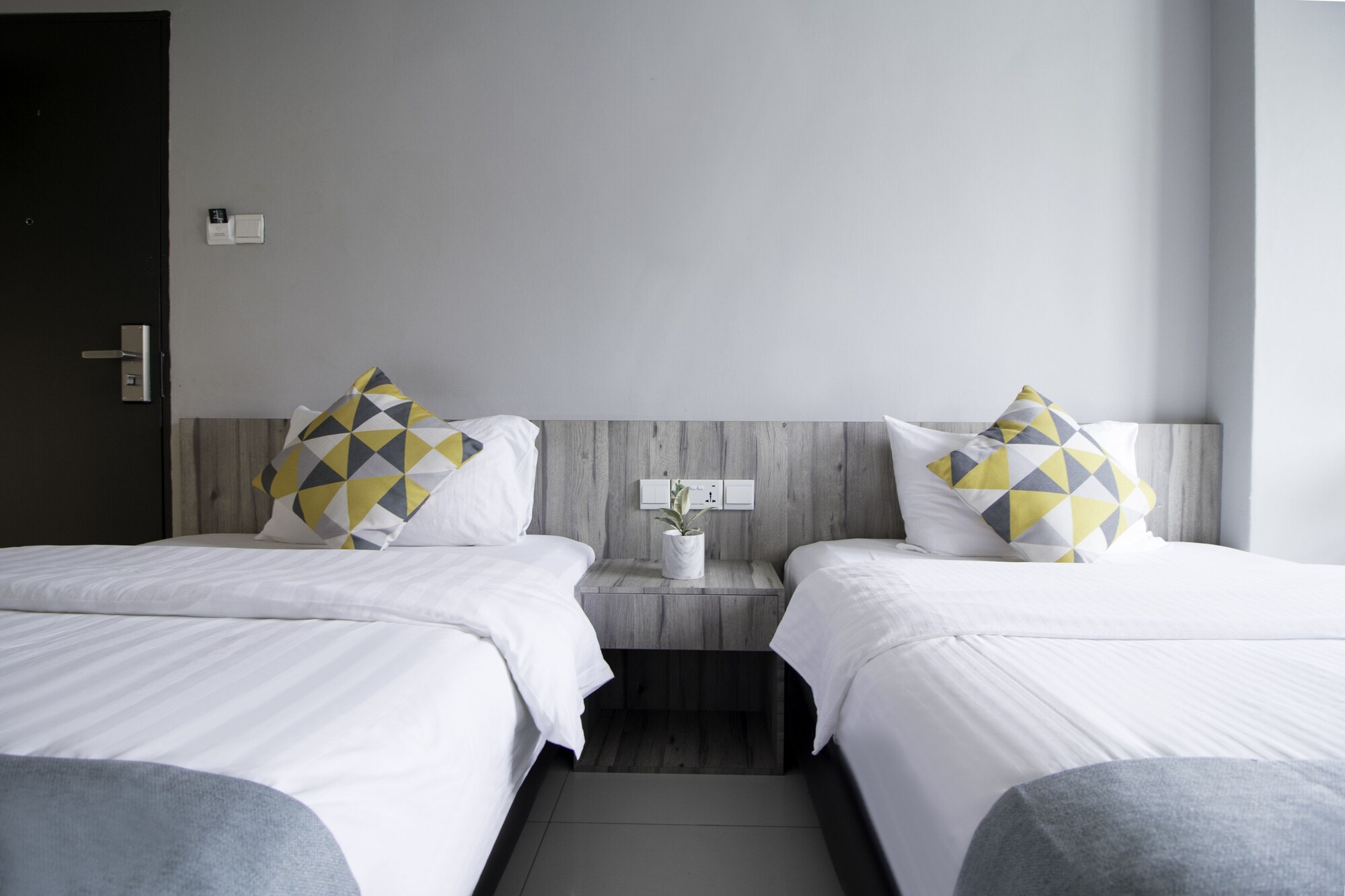 SUPERIOR, TWIN BEDS