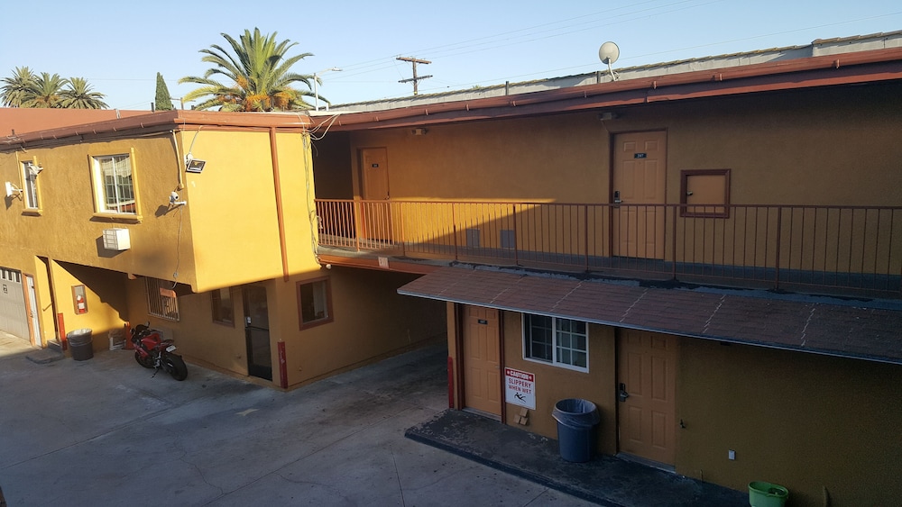 Central Inn Motel On 41 Street 1/38