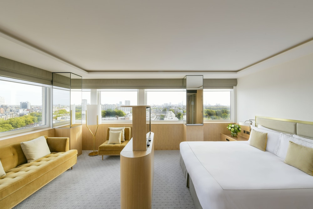 FAMILY SUITE, STUDIO