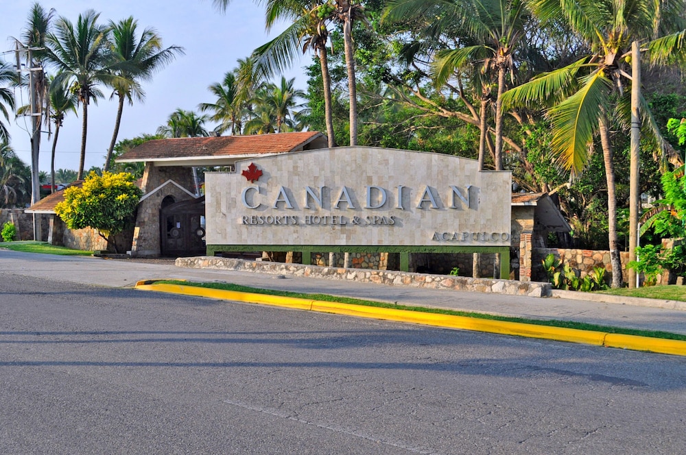 Canadian Resorts Acapulco 24/34
