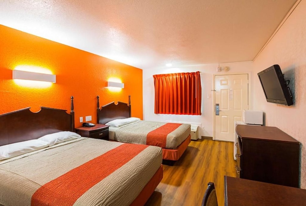 Motel6 Red Oak, TX - Dallas 11/37