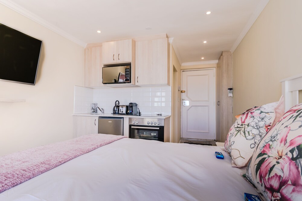 Micro Room, Studio 1, Vesper Apartments 5/10