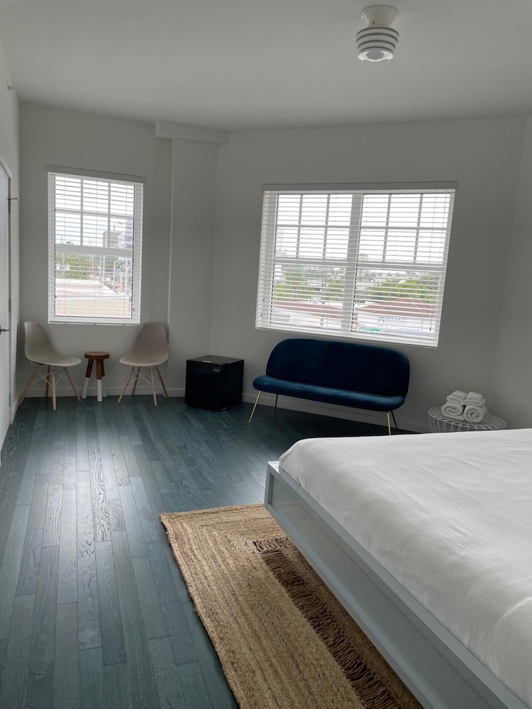 Global Luxury Suites At The Apex Miami 11/50
