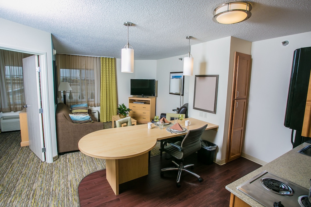 Candlewood Suites Fargo N Dakota State University 52/56