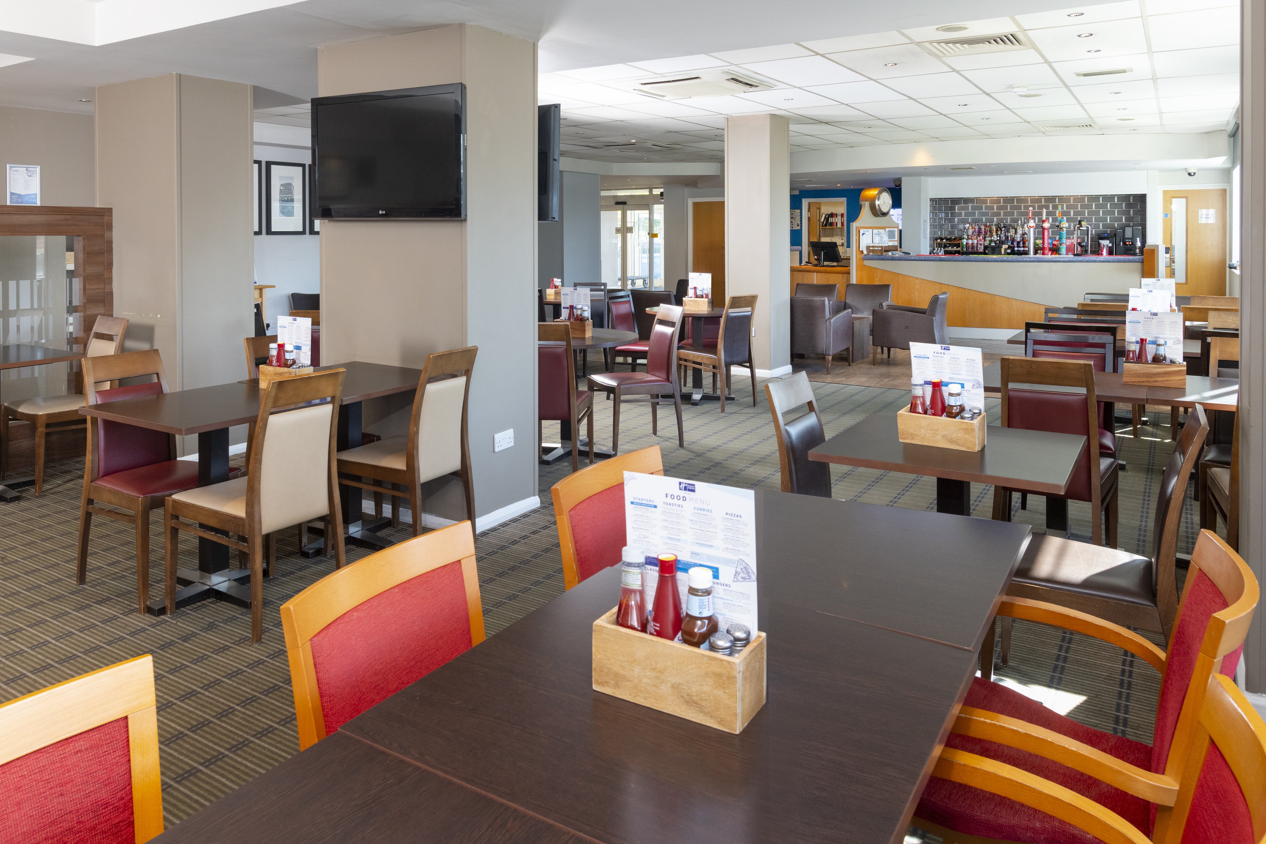 EXPRESS BY HOLIDAY INN CHINGFORD 15/26