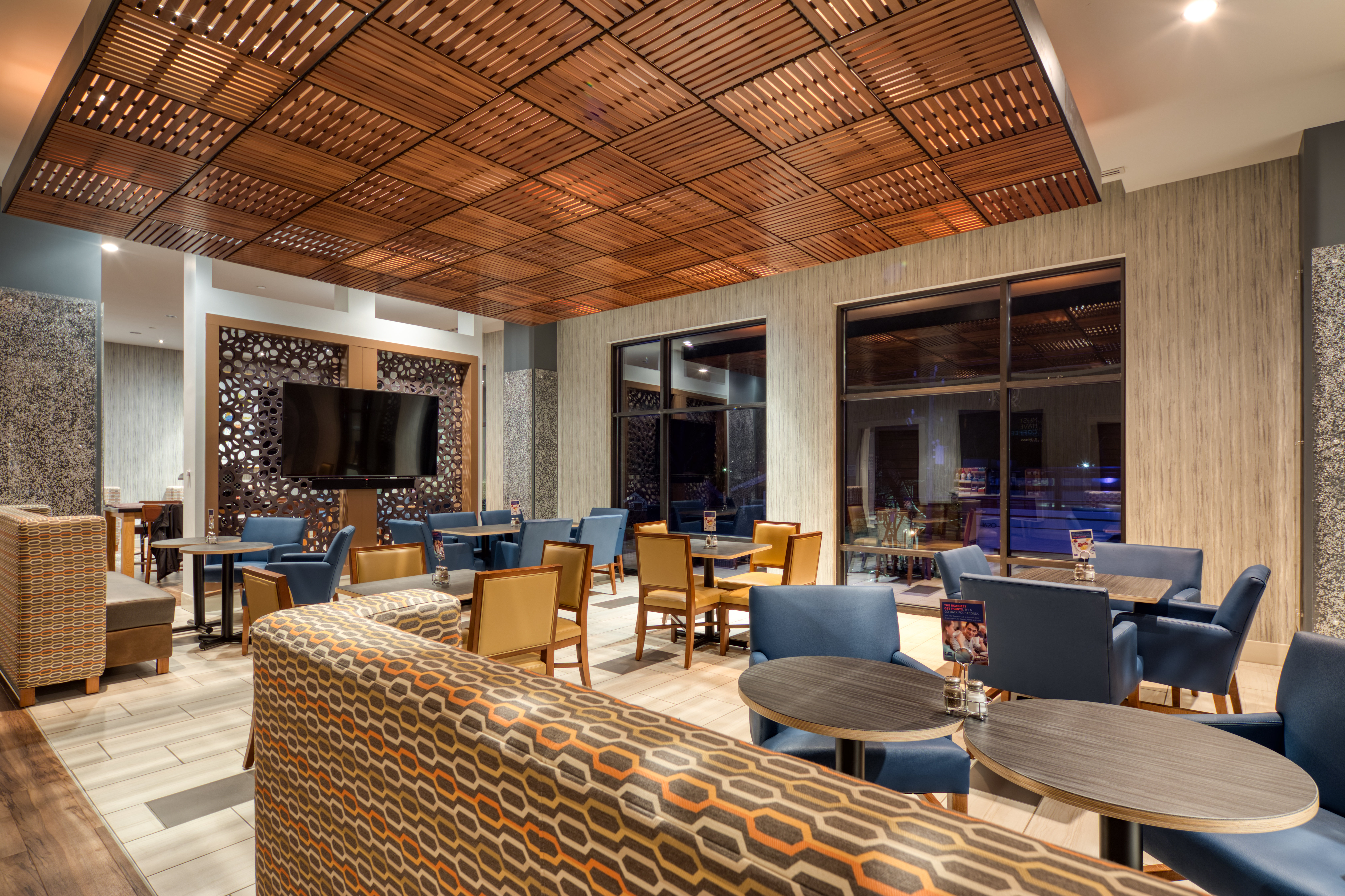 Holiday Inn Express & Suites Charlotte - South End 59/73
