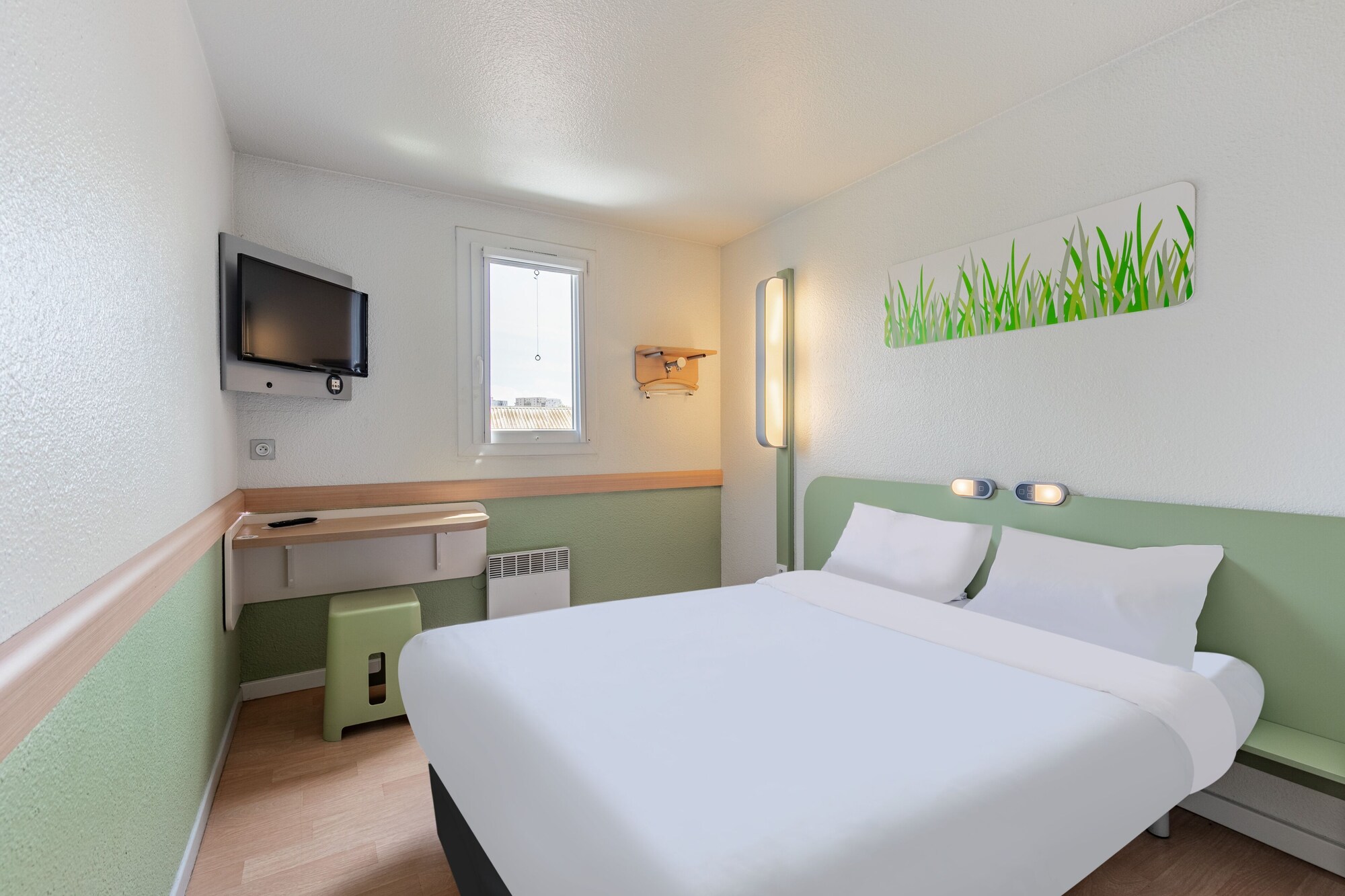 ROOM, DOUBLE BED