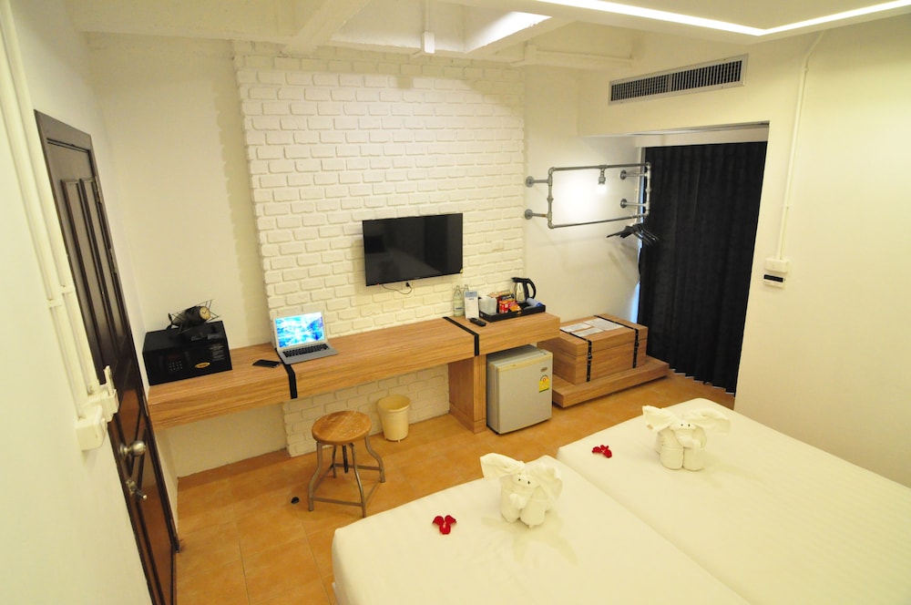 Forty Winks Phuket 16/50