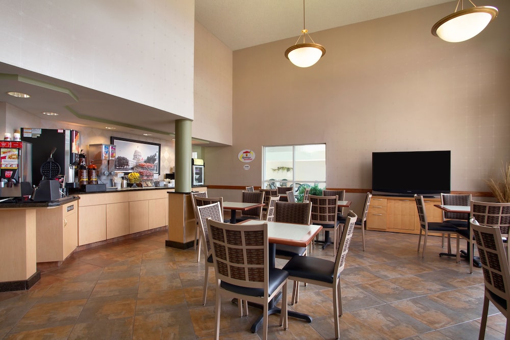 Super 8 By Wyndham Madison South 25/34