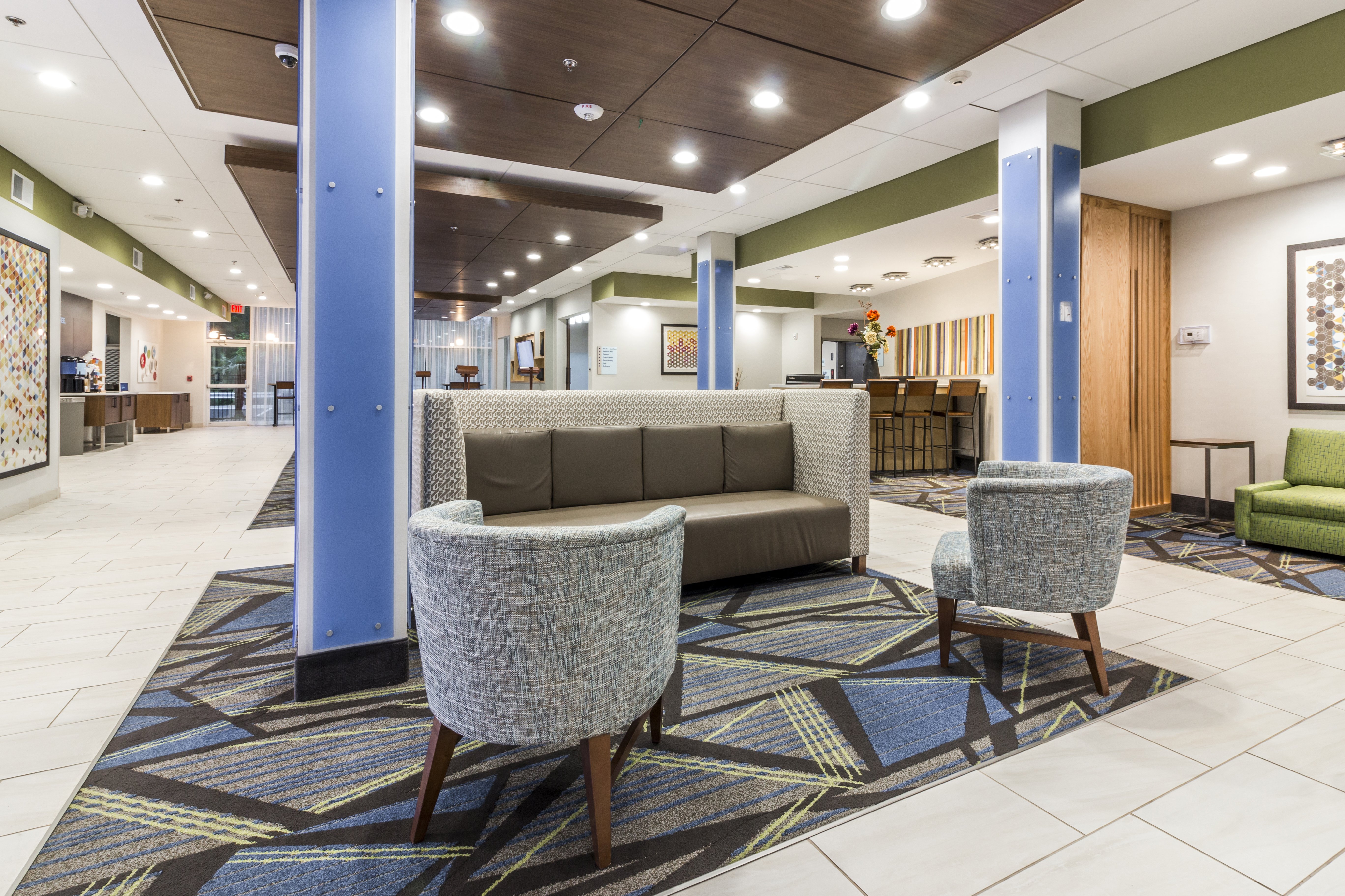 HOLIDAY INN EXPRESS VILLA RICA 11/38