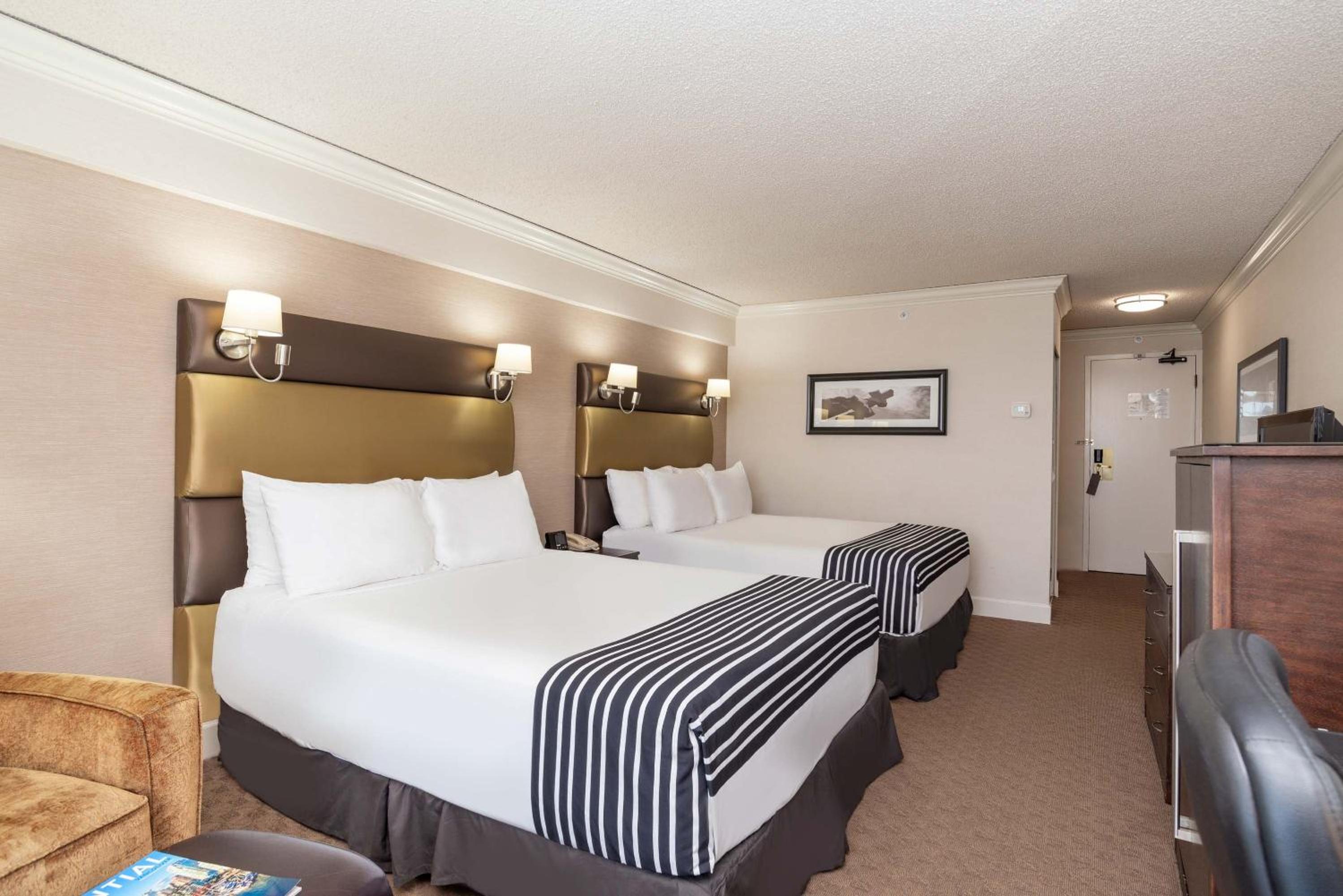 Standard, King Bed, 2 Queen Beds, Columbia Tower